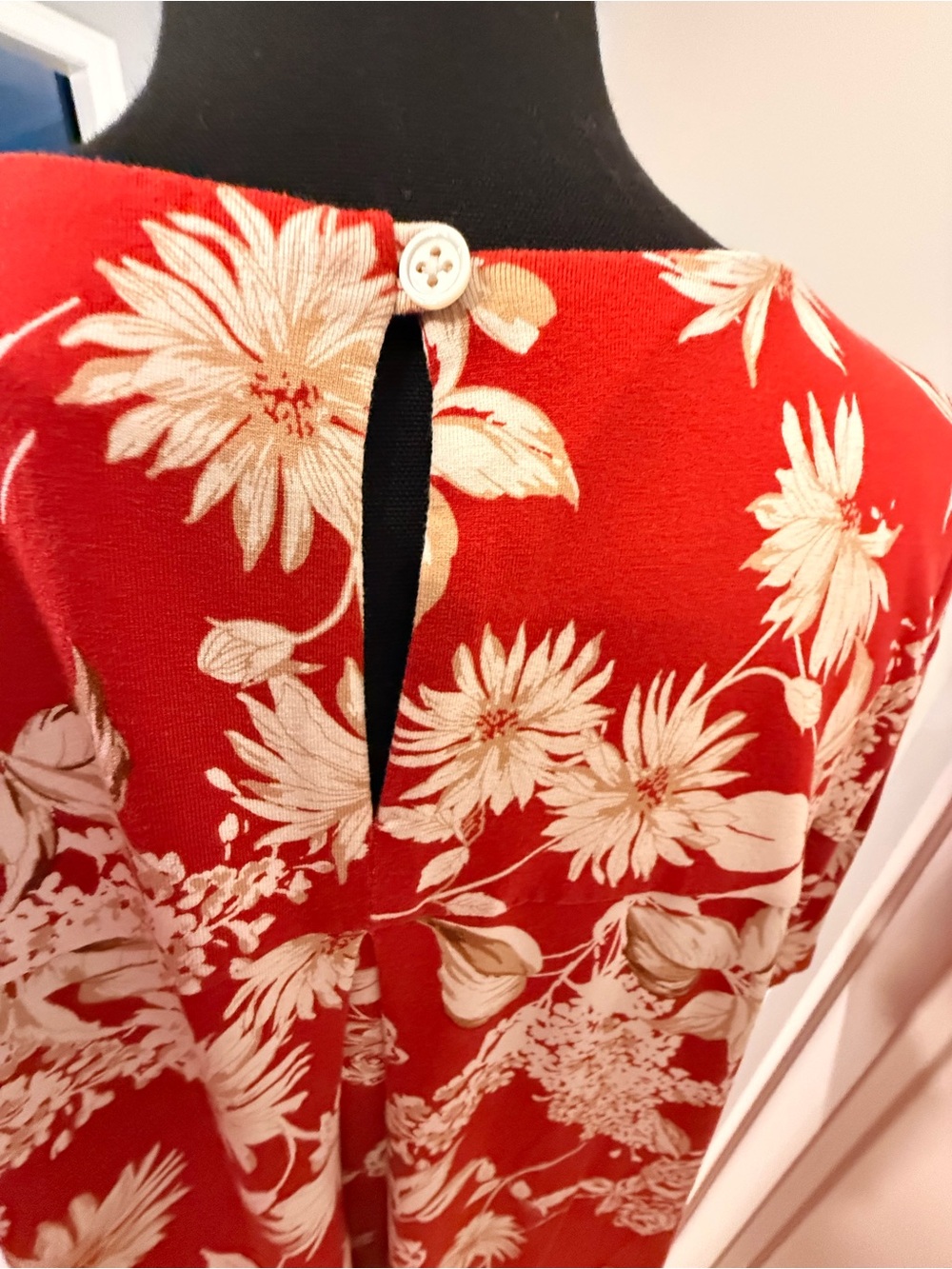 J. Jill Red and White Floral Short-Sleeve Midi Dress.❤️🌹 - Picture 5 of 7